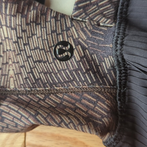 Lululemon. City Tank. Golden Godess Cashew Multi / Black. Size 4. - Picture 10 of 13